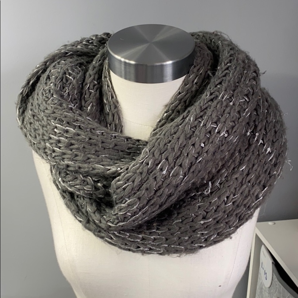 Woman’s Knitted Scarf